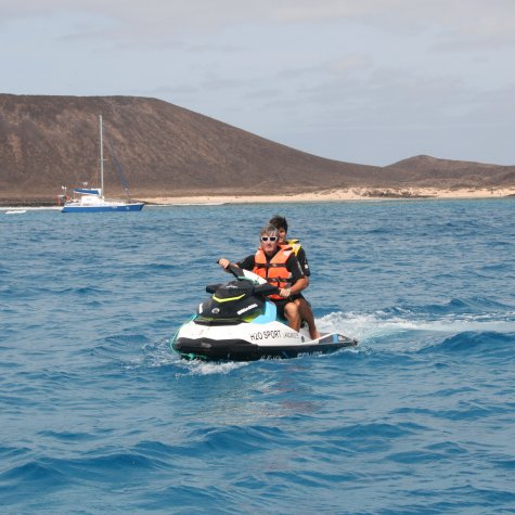 board-jet-ski-activity-watersport-in-lanzarote